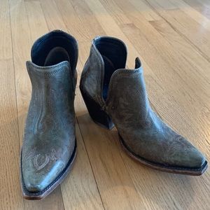 Ariat Dixon, distressed turquoise, size 8